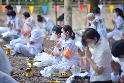 ภาพ No.37474:พิธีทอดกฐินสามัคคีสร้างอาคารที่พักสงฆ์ ณ ศูนย์ปฏิบัติธรรมจันทบุรี