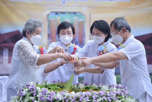 ภาพ No.37478:พิธีทอดกฐินสามัคคีสร้างอาคารที่พักสงฆ์ ณ ศูนย์ปฏิบัติธรรมจันทบุรี