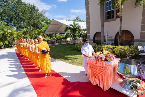 ภาพ No.38532:พิธีทอดกฐินสามัคคีสร้างทุกสิ่ง ณ วัดพระธรรมกายปาล์มบีช