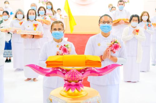 ภาพ No.38574:พิธีทอดกฐินธรรมชัย สร้างทุกสิ่ง ณ วัดพระธรรมกายมินเนโซตา