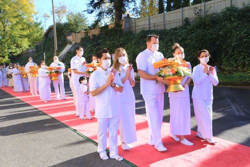 พิธีทอดกฐินบรมจักรพรรดิ บูชาธรรมพระมงคลเทพมุนี ณ วัดพระธรรมกายออเรกอน