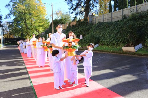 ภาพ No.38591:พิธีทอดกฐินบรมจักรพรรดิ บูชาธรรมพระมงคลเทพมุนี ณ วัดพระธรรมกายออเรกอน