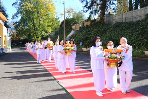 ภาพ No.38592:พิธีทอดกฐินบรมจักรพรรดิ บูชาธรรมพระมงคลเทพมุนี ณ วัดพระธรรมกายออเรกอน