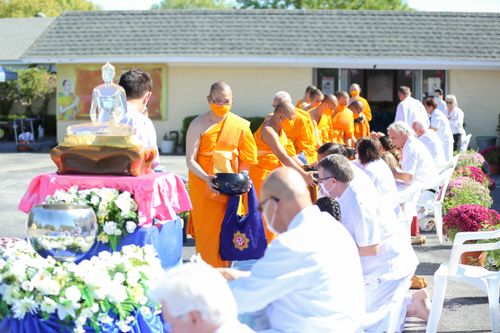 ภาพ No.38617:พิธีทอดกฐินสามัคคีเพื่อการเผยแผ่วิชชาธรรมกายและมหาปฏิสังขรณ์ วัดพระธรรมกายเท็กซัส