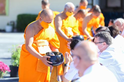 ภาพ No.38619:พิธีทอดกฐินสามัคคีเพื่อการเผยแผ่วิชชาธรรมกายและมหาปฏิสังขรณ์ วัดพระธรรมกายเท็กซัส