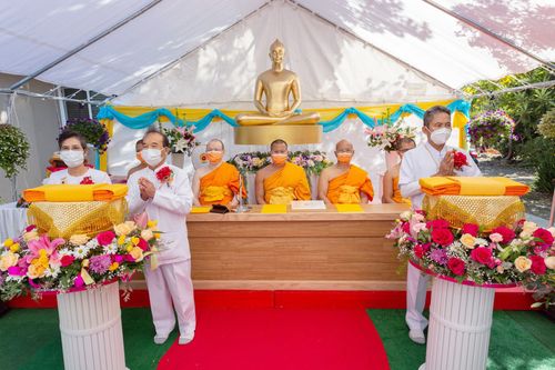 ภาพ No.38689:พิธีทอดผ้าป่าบริวารกฐิน เพื่อเป็นกองทุน สร้างวัดพระธรรมกายซานดิเอโก