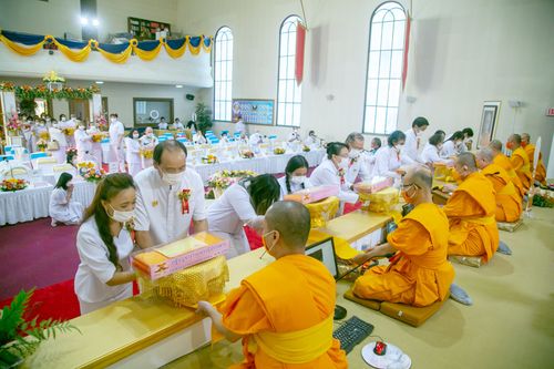 ภาพ No.38596:พิธีทอดกฐินบรมจักรพรรดิ บูชาธรรมพระมงคลเทพมุนี ณ วัดพระธรรมกายออเรกอน