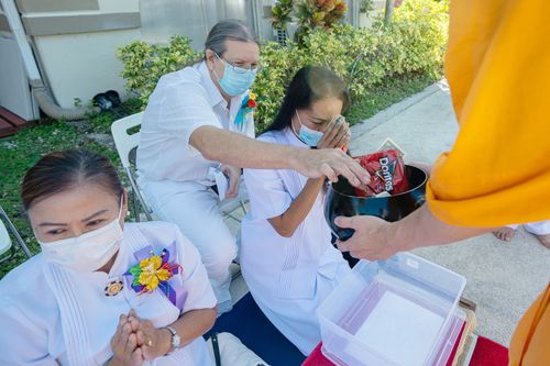 ภาพ No.38534:พิธีทอดกฐินสามัคคีสร้างทุกสิ่ง ณ วัดพระธรรมกายปาล์มบีช