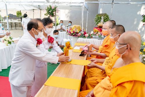 ภาพ No.38687:พิธีทอดผ้าป่าบริวารกฐิน เพื่อเป็นกองทุน สร้างวัดพระธรรมกายซานดิเอโก