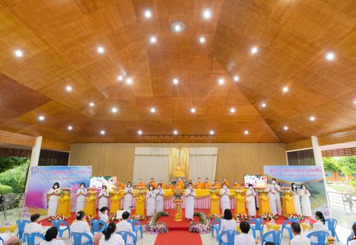 ภาพ No.37758:พิธีทอดกฐินสามัคคีศูนย์อบรมเยาวชนบางปะหัน 