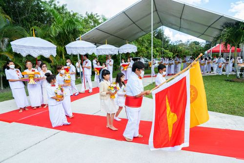 ภาพ No.38536:พิธีทอดกฐินสามัคคีสร้างทุกสิ่ง ณ วัดพระธรรมกายปาล์มบีช