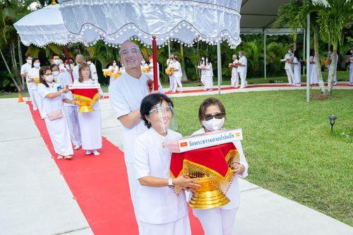 ภาพ No.38541:พิธีทอดกฐินสามัคคีสร้างทุกสิ่ง ณ วัดพระธรรมกายปาล์มบีช
