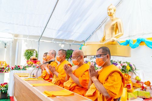 ภาพ No.38693:พิธีทอดผ้าป่าบริวารกฐิน เพื่อเป็นกองทุน สร้างวัดพระธรรมกายซานดิเอโก