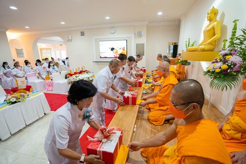 ภาพ No.38543:พิธีทอดกฐินสามัคคีสร้างทุกสิ่ง ณ วัดพระธรรมกายปาล์มบีช
