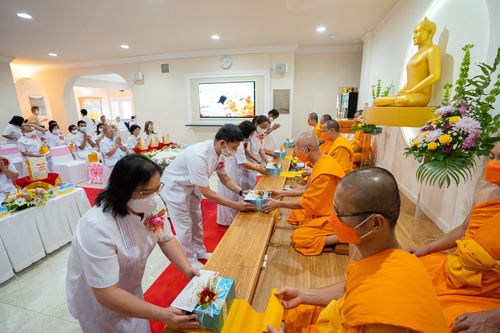 ภาพ No.38546:พิธีทอดกฐินสามัคคีสร้างทุกสิ่ง ณ วัดพระธรรมกายปาล์มบีช