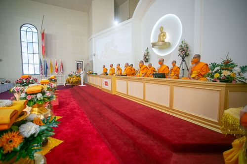 ภาพ No.38609:พิธีทอดกฐินบรมจักรพรรดิ บูชาธรรมพระมงคลเทพมุนี ณ วัดพระธรรมกายออเรกอน