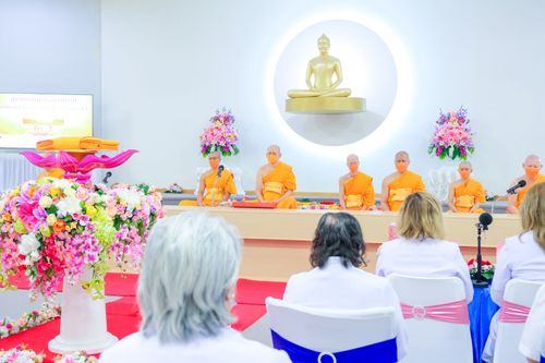 ภาพ No.38578:พิธีทอดกฐินธรรมชัย สร้างทุกสิ่ง ณ วัดพระธรรมกายมินเนโซตา