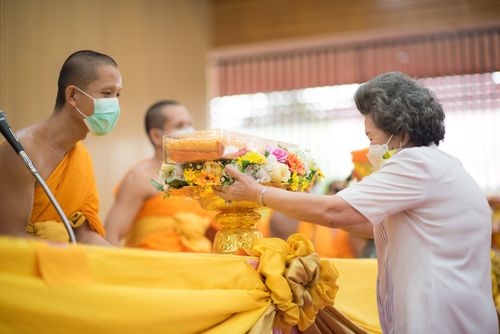 ภาพ No.37768:พิธีทอดกฐินสามัคคีศูนย์อบรมเยาวชนบางปะหัน 