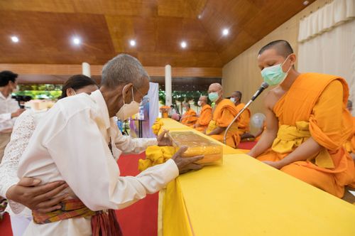 ภาพ No.37772:พิธีทอดกฐินสามัคคีศูนย์อบรมเยาวชนบางปะหัน 