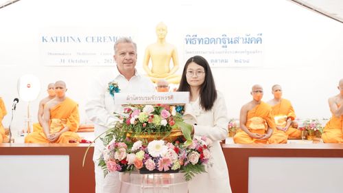 ภาพ No.38830:พิธีทอดกฐินสามัคคี สร้างทุกสิ่ง วัดพระธรรมกายนิวเจอร์ซี