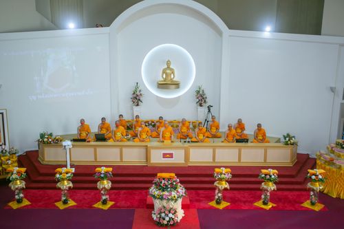 ภาพ No.38604:พิธีทอดกฐินบรมจักรพรรดิ บูชาธรรมพระมงคลเทพมุนี ณ วัดพระธรรมกายออเรกอน