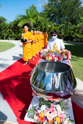 ภาพ No.38559:พิธีทอดกฐินสามัคคีสร้างทุกสิ่ง ณ วัดพระธรรมกายปาล์มบีช