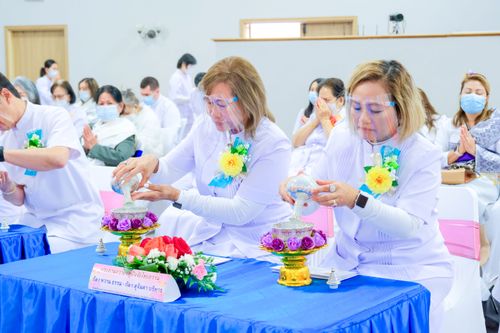 ภาพ No.38581:พิธีทอดกฐินธรรมชัย สร้างทุกสิ่ง ณ วัดพระธรรมกายมินเนโซตา