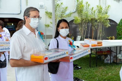 ภาพ No.38553:พิธีทอดกฐินสามัคคีสร้างทุกสิ่ง ณ วัดพระธรรมกายปาล์มบีช