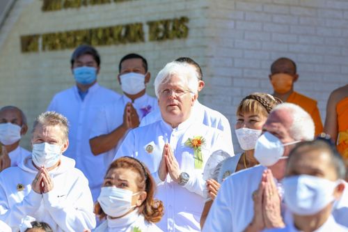 ภาพ No.38646:พิธีทอดกฐินสามัคคีเพื่อการเผยแผ่วิชชาธรรมกายและมหาปฏิสังขรณ์ วัดพระธรรมกายเท็กซัส