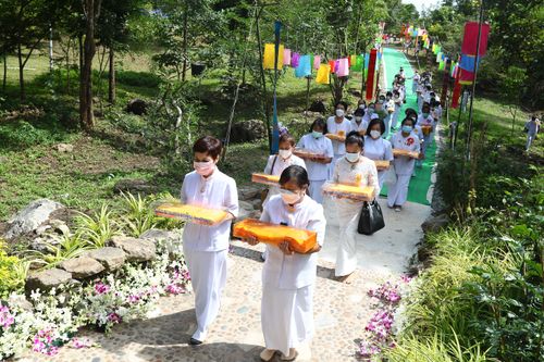 ภาพ No.38087:พิธีทอดกฐินสามัคคีเพื่อสร้างทุกสิ่ง ณ ศูนย์ปฏิบัติธรรมธุดงคสถานพรรัตนะ