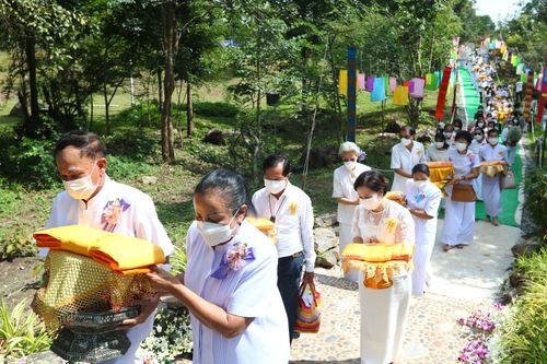 ภาพ No.38099:พิธีทอดกฐินสามัคคีเพื่อสร้างทุกสิ่ง ณ ศูนย์ปฏิบัติธรรมธุดงคสถานพรรัตนะ