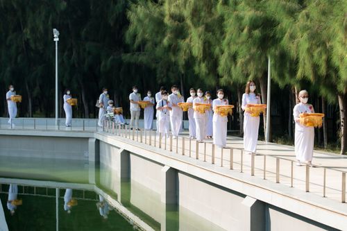 ภาพ No.38292:พิธีทอดกฐินบรมจักรพรรดิมหาสมบัติ ณ อนุสรณ์สถานมหาวิหารพระมงคลเทพมุนี