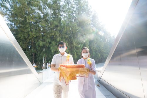 ภาพ No.38301:พิธีทอดกฐินบรมจักรพรรดิมหาสมบัติ ณ อนุสรณ์สถานมหาวิหารพระมงคลเทพมุนี