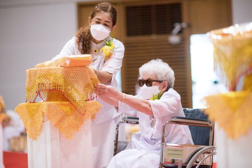 ภาพ No.38293:พิธีทอดกฐินบรมจักรพรรดิมหาสมบัติ ณ อนุสรณ์สถานมหาวิหารพระมงคลเทพมุนี