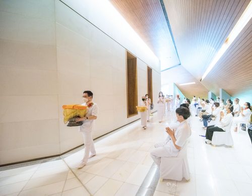 ภาพ No.38295:พิธีทอดกฐินบรมจักรพรรดิมหาสมบัติ ณ อนุสรณ์สถานมหาวิหารพระมงคลเทพมุนี