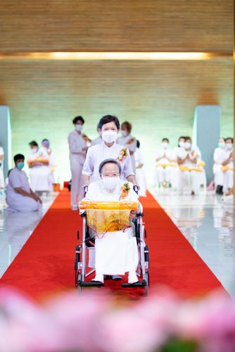 ภาพ No.38267:พิธีทอดกฐินบรมจักรพรรดิมหาสมบัติ ณ อนุสรณ์สถานมหาวิหารพระมงคลเทพมุนี