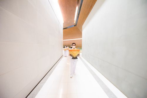 ภาพ No.38296:พิธีทอดกฐินบรมจักรพรรดิมหาสมบัติ ณ อนุสรณ์สถานมหาวิหารพระมงคลเทพมุนี