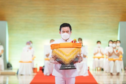 ภาพ No.38302:พิธีทอดกฐินบรมจักรพรรดิมหาสมบัติ ณ อนุสรณ์สถานมหาวิหารพระมงคลเทพมุนี