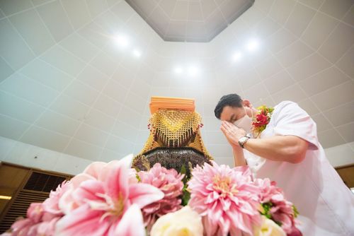 ภาพ No.38305:พิธีทอดกฐินบรมจักรพรรดิมหาสมบัติ ณ อนุสรณ์สถานมหาวิหารพระมงคลเทพมุนี