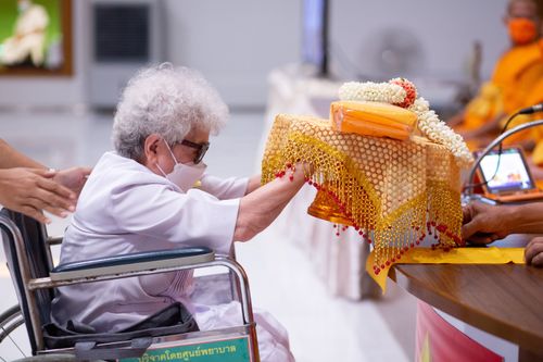 ภาพ No.38276:พิธีทอดกฐินบรมจักรพรรดิมหาสมบัติ ณ อนุสรณ์สถานมหาวิหารพระมงคลเทพมุนี