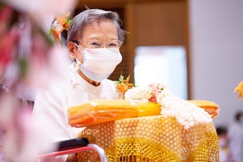 ภาพ No.38281:พิธีทอดกฐินบรมจักรพรรดิมหาสมบัติ ณ อนุสรณ์สถานมหาวิหารพระมงคลเทพมุนี