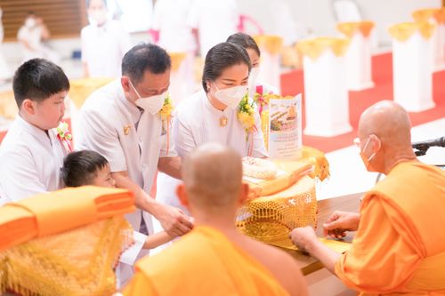 ภาพ No.38326:พิธีทอดกฐินบรมจักรพรรดิมหาสมบัติ ณ อนุสรณ์สถานมหาวิหารพระมงคลเทพมุนี