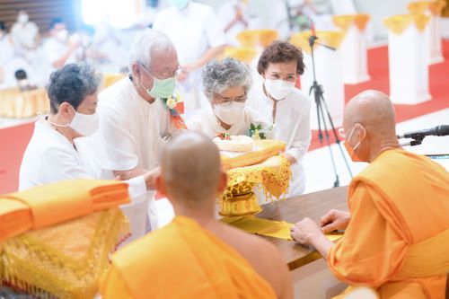 ภาพ No.38324:พิธีทอดกฐินบรมจักรพรรดิมหาสมบัติ ณ อนุสรณ์สถานมหาวิหารพระมงคลเทพมุนี