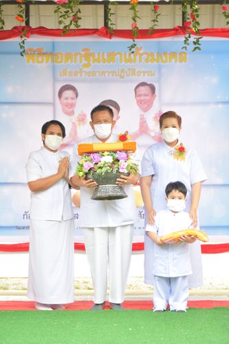 ภาพ No.38994:พิธีทอดกฐิน ณ ศูนย์ปฏิบัติธรรมท่าม่วง