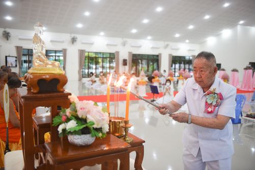 ภาพ No.39039:พิธีสมโภชน์องค์กฐินและจุดโคมประทีป ณ ศูนย์ปฏิบัติธรรมสระบุรี