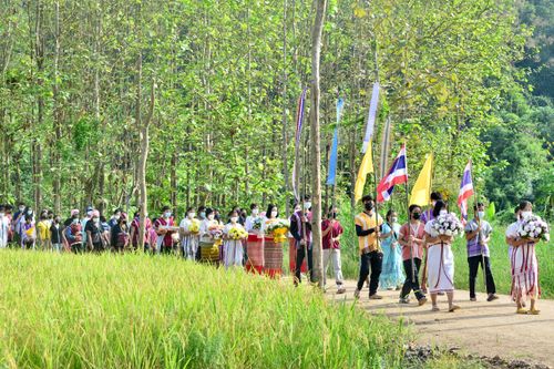 ภาพ No.39017:พิธีทอดกฐินเพื่อซื้อที่ดิน ศูนย์ฝึกอบรมเยาวชนสบเมย