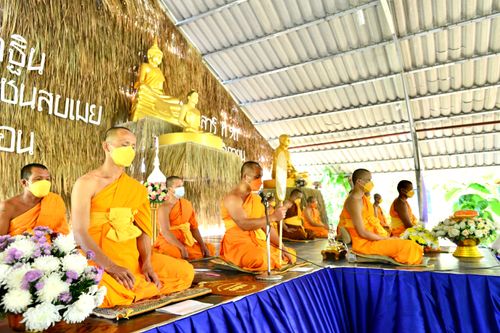 ภาพ No.39032:พิธีทอดกฐินเพื่อซื้อที่ดิน ศูนย์ฝึกอบรมเยาวชนสบเมย