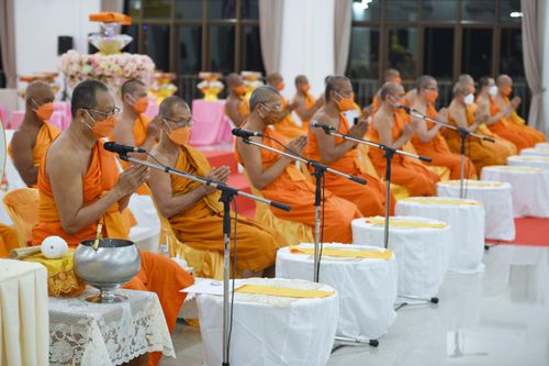 ภาพ No.39048:พิธีสมโภชน์องค์กฐินและจุดโคมประทีป ณ ศูนย์ปฏิบัติธรรมสระบุรี