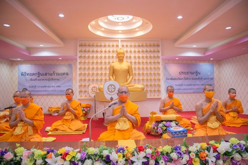 ภาพ No.39005:พิธีทอดกฐิน ณ ศูนย์ปฏิบัติธรรมท่าม่วง