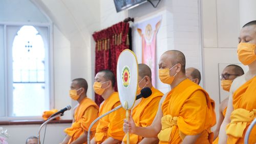 ภาพ No.38915:พิธีทอดกฐินธรรมชัย สร้างทุกสิ่ง  วัดพระธรรมกายแมนเชสเตอร์